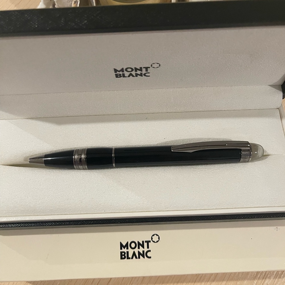Montblanc Black and gunmetal star walker pen